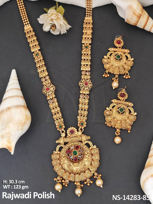 The oval-shaped stones with Rajwadi polish radiate timeless elegance and sophistication.