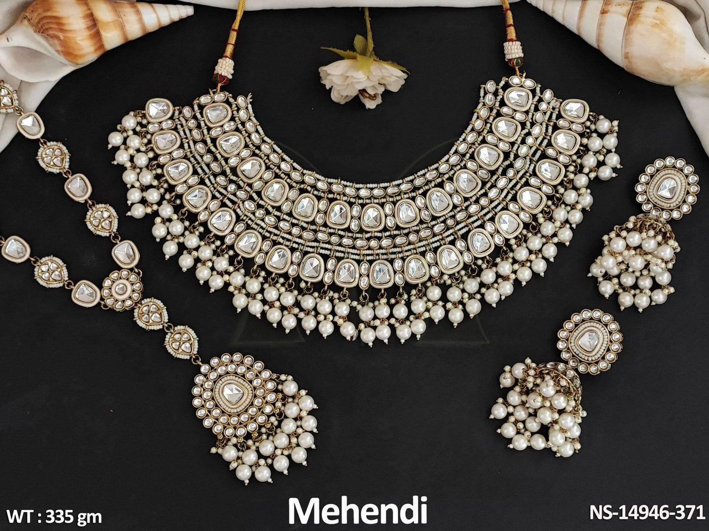 Experience elegance and sophistication with our Kundan Jewellery Stylish Mehendi Polish Heavy Designer Kundan Necklace Set.