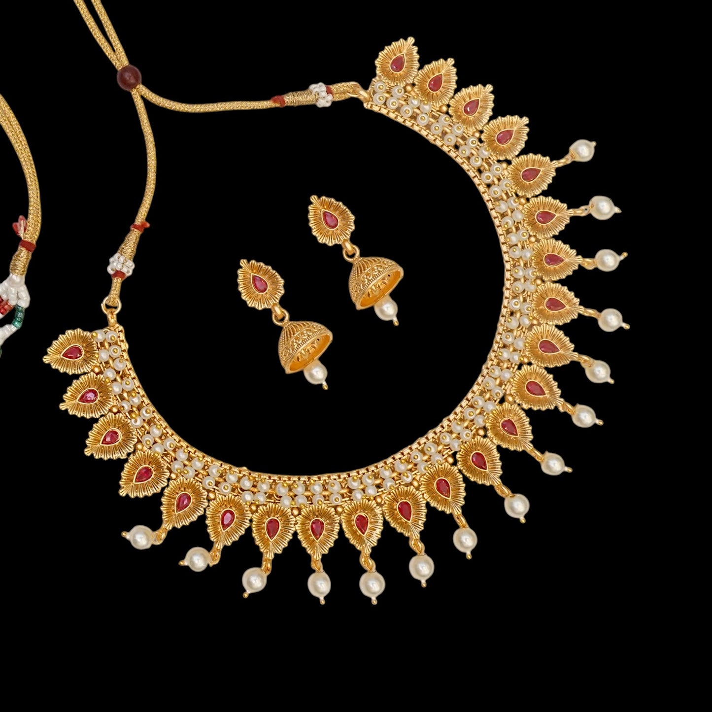 Graceful Antique Gold Plated Necklace Set