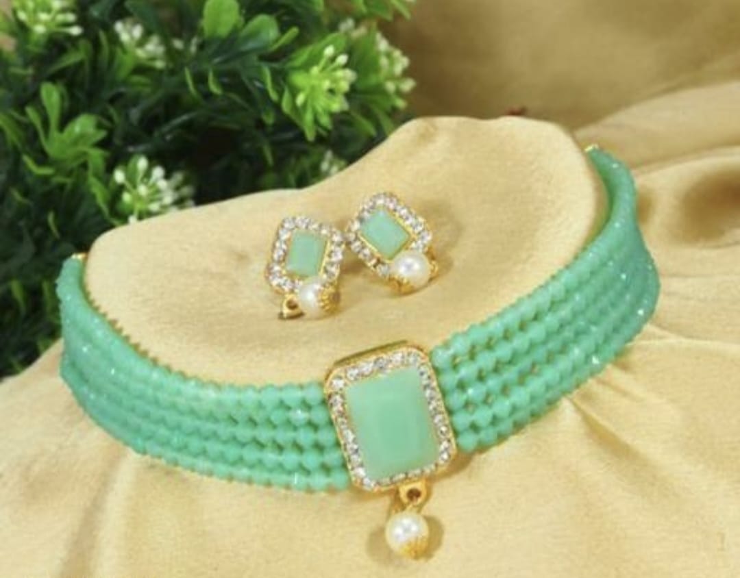 Exquisitely designed with attention to detail, this timeless piece will complete your look for any special occasion.