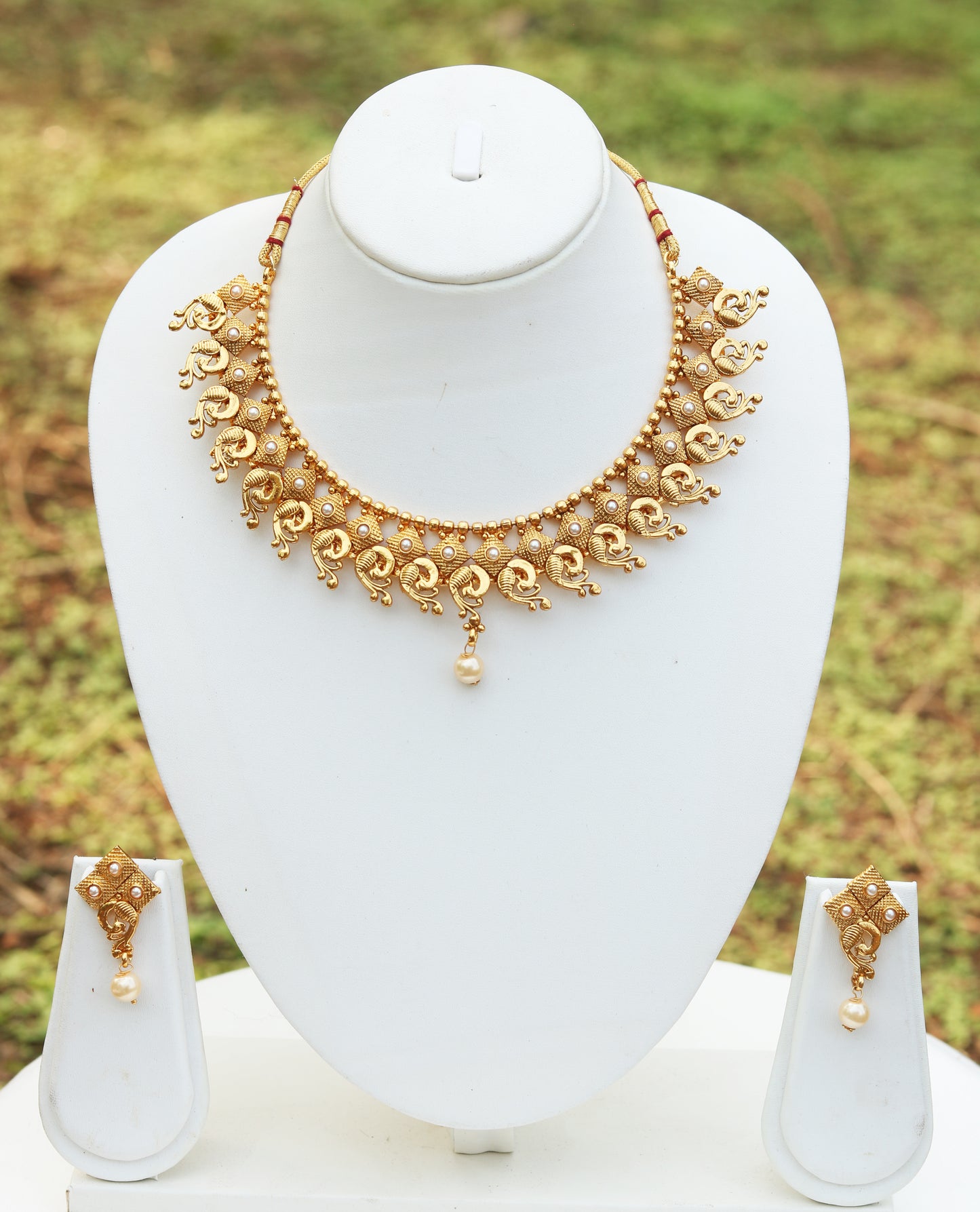 Classy Design White Color Short Necklace Set