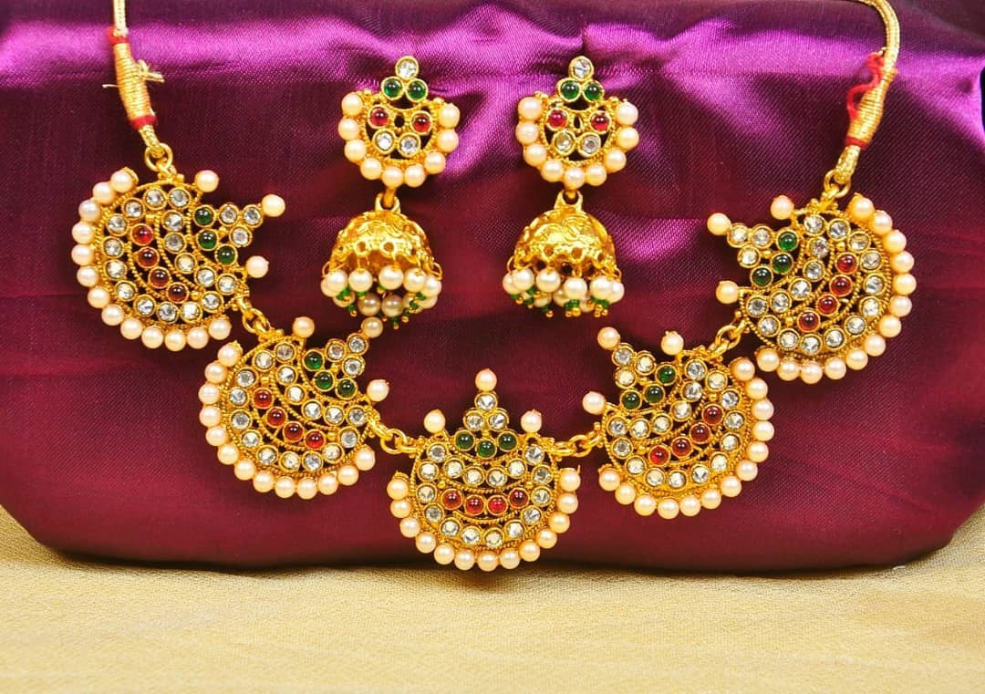 Small Pearls Necklace Set