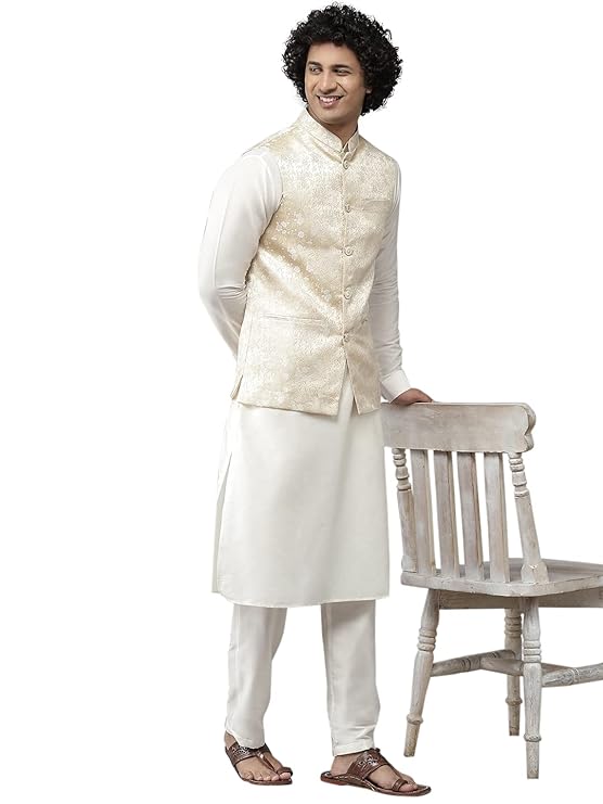 Crafted from luxurious Silk, the regular fit jacket offers a standard length for a timeless look. Nehru Jacket