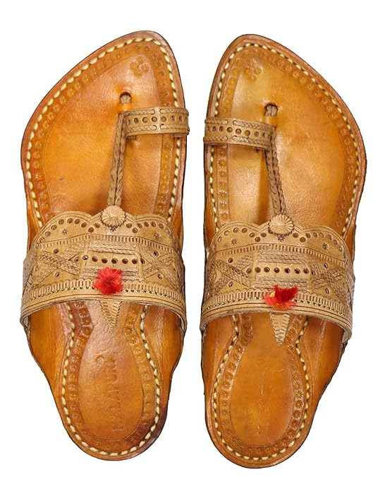 The unique Kapashi shape base combined with the black upper colour is sure to make you stand out. Handmade in Kolhapur,