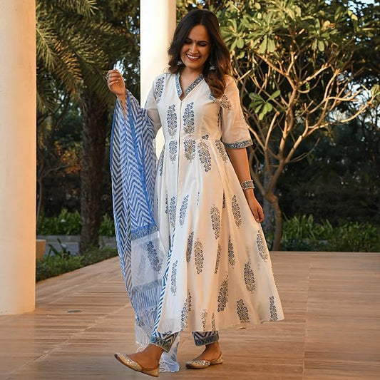 3-piece set from India offers classic elegance with modern tailoring. The block-printed kurta and pant are crafted with the finest 100% cotton, while the dupatta