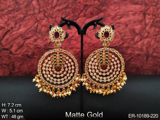 These Matte Gold Polish earrings feature a fancy design with clustered pearls and a long Kemp style.