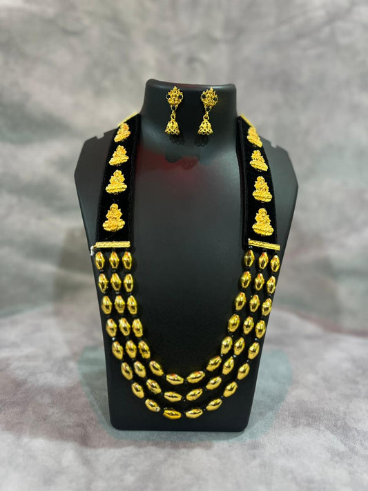 Necklace is crafted with high-quality gold polish for extra shine and durability, making it the perfect choice for any party look.
