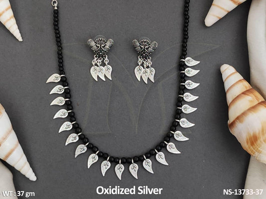 This antique style oxidised silver necklace features a unique leaf design, making it the perfect statement piece for any party or special occasion.