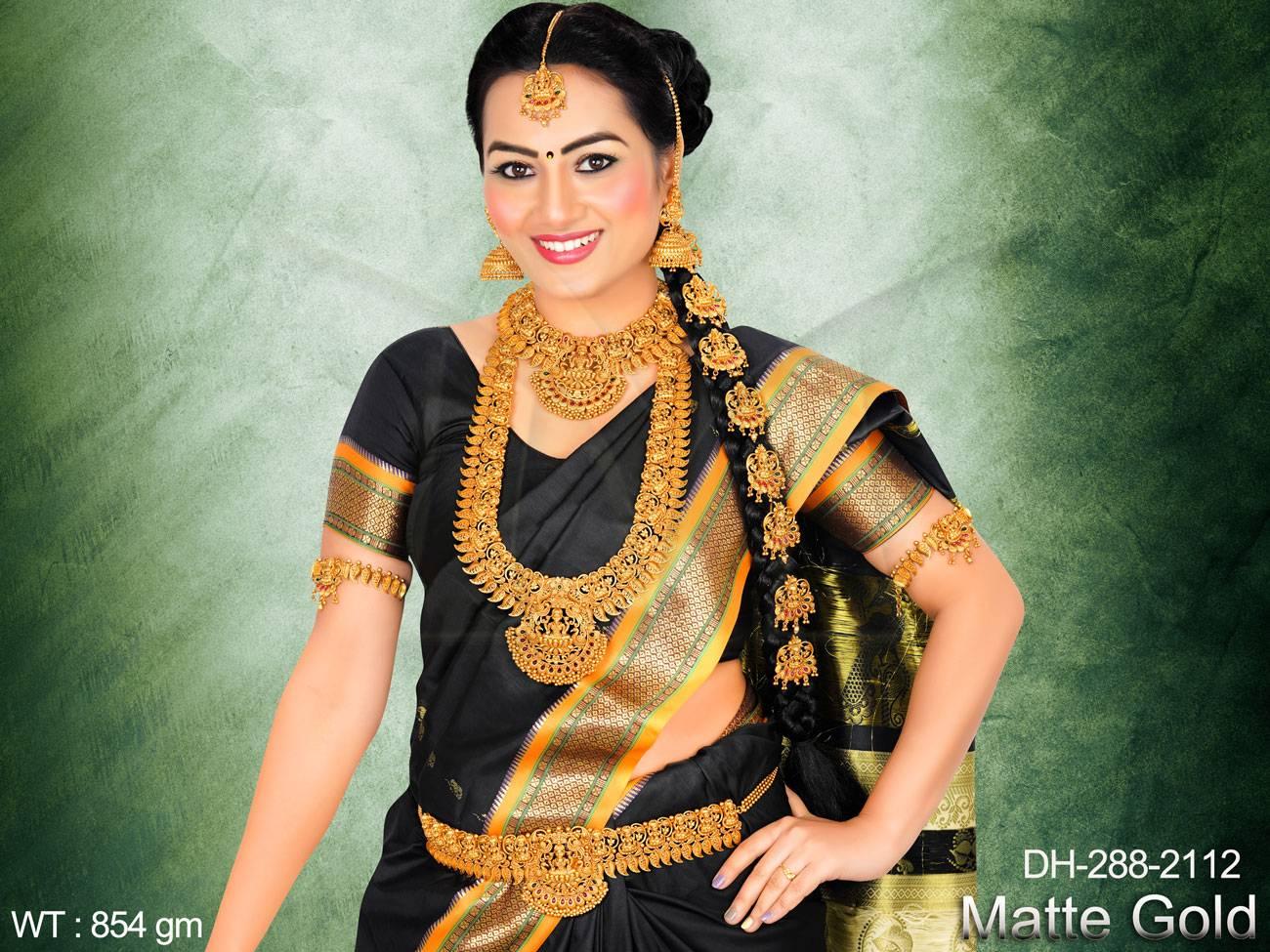 Temple jewellery Dulhan set is perfect for making a statement at any special occasion. Dulhan set