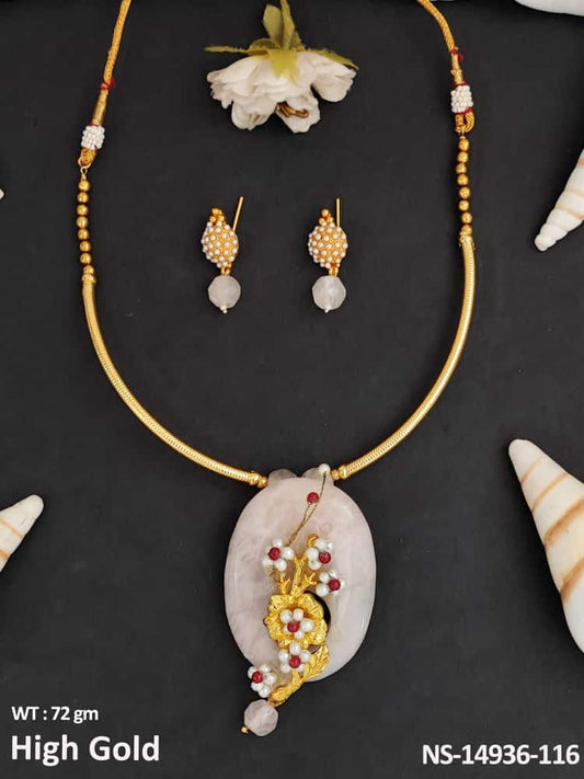 This Kundan Jewellery High Gold Polish necklace set features an attractive style, perfect for party wear.
