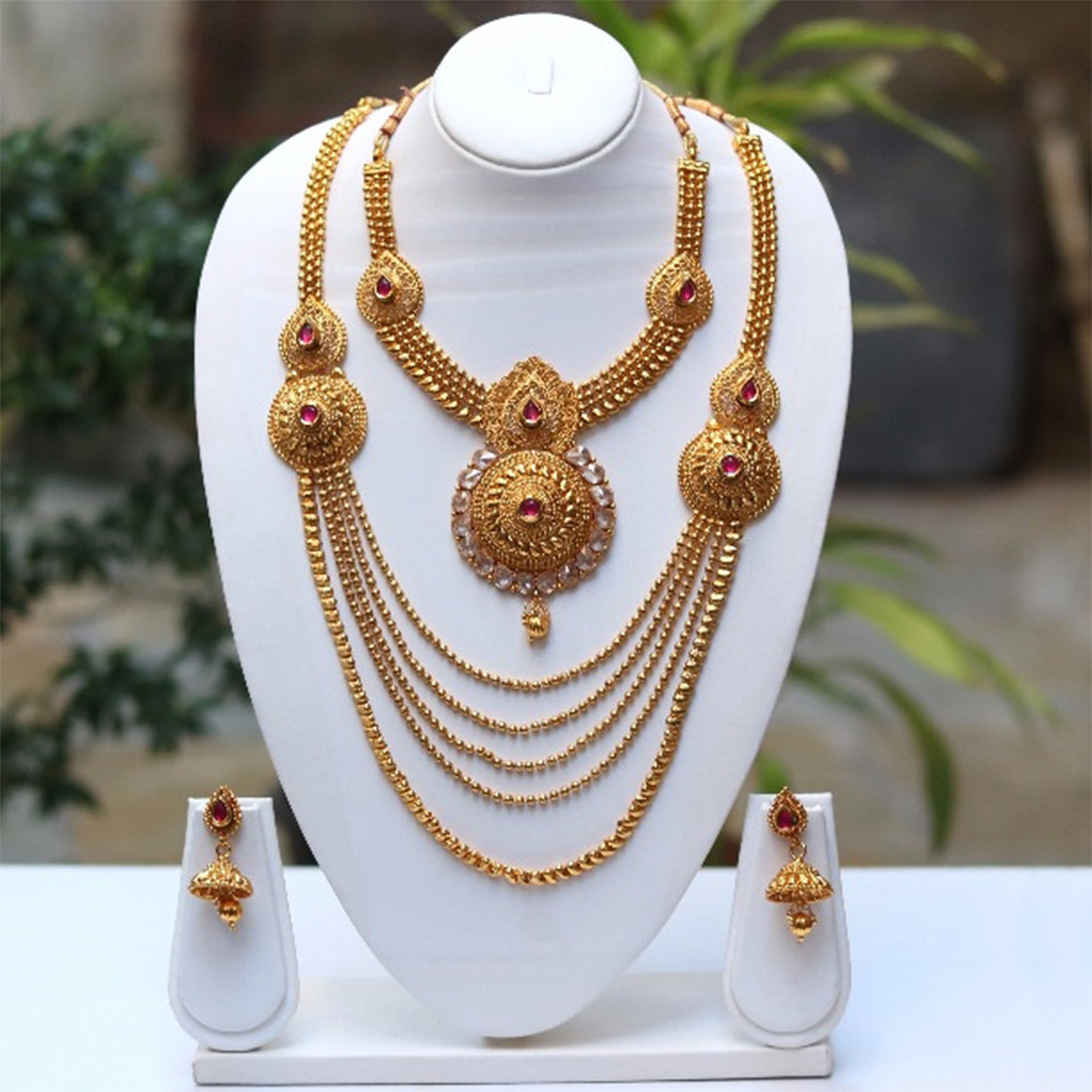 Latest Round Shape Necklace Set With Ad