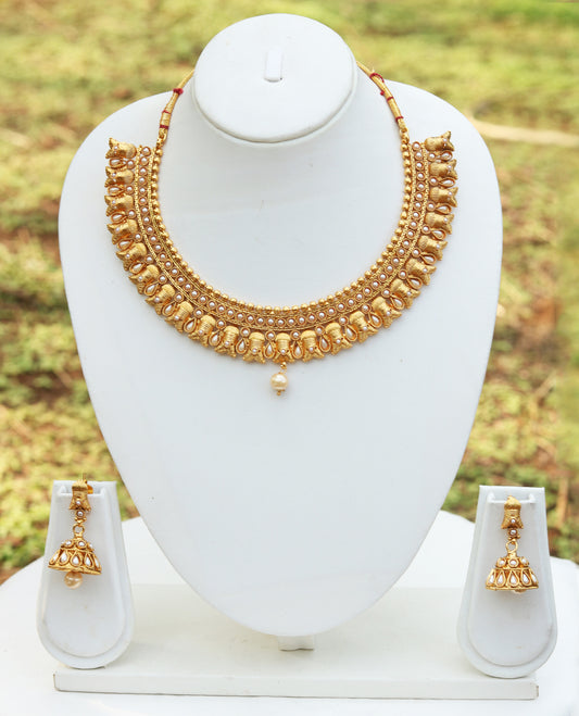 Awesome White Color Short Necklace Set