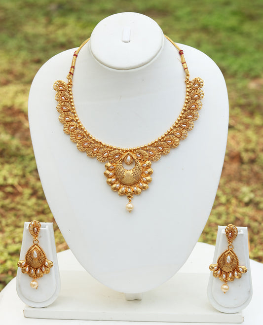 Shiny White Color Short Necklace Set