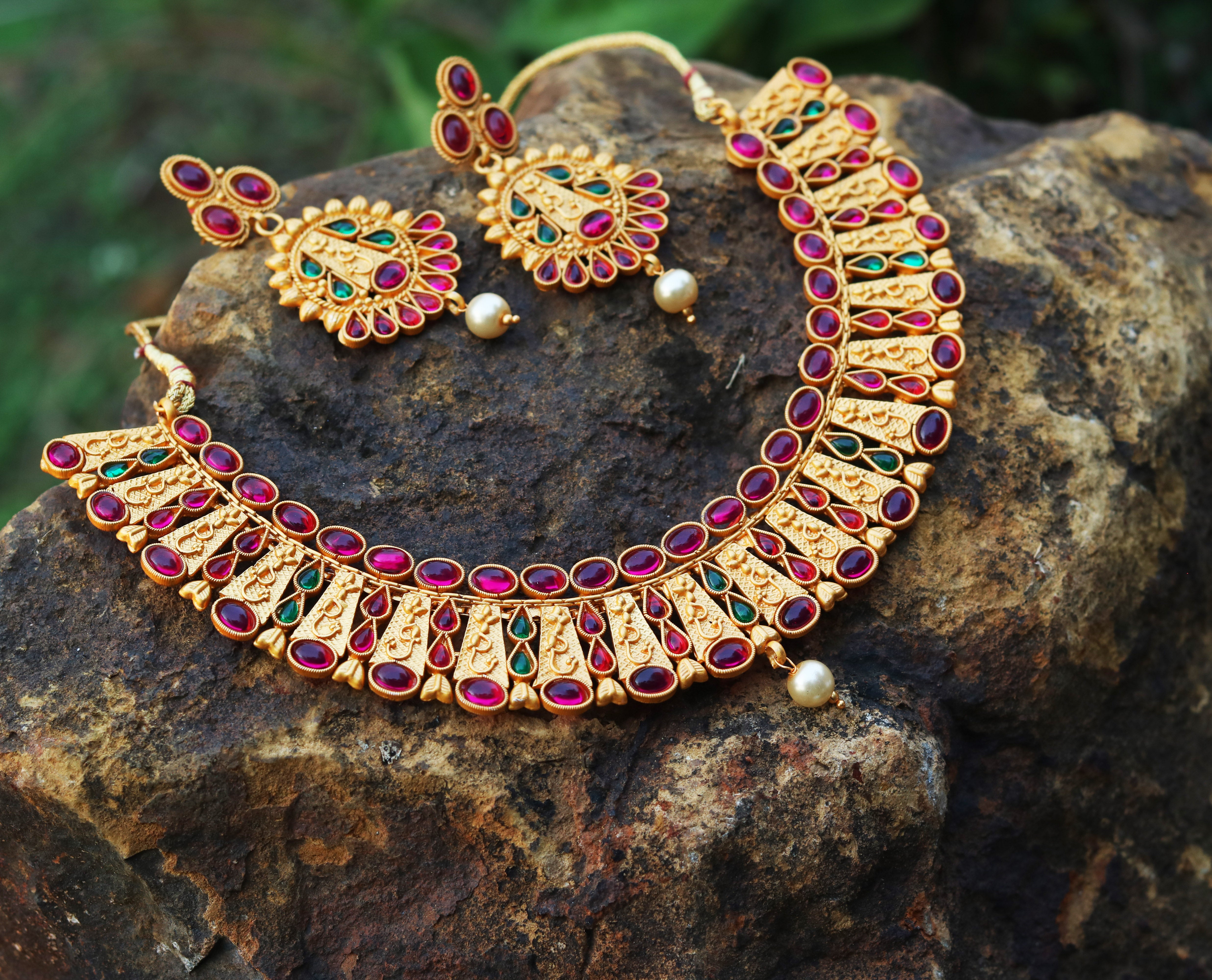 Look ethnic jewellery with price outlet
