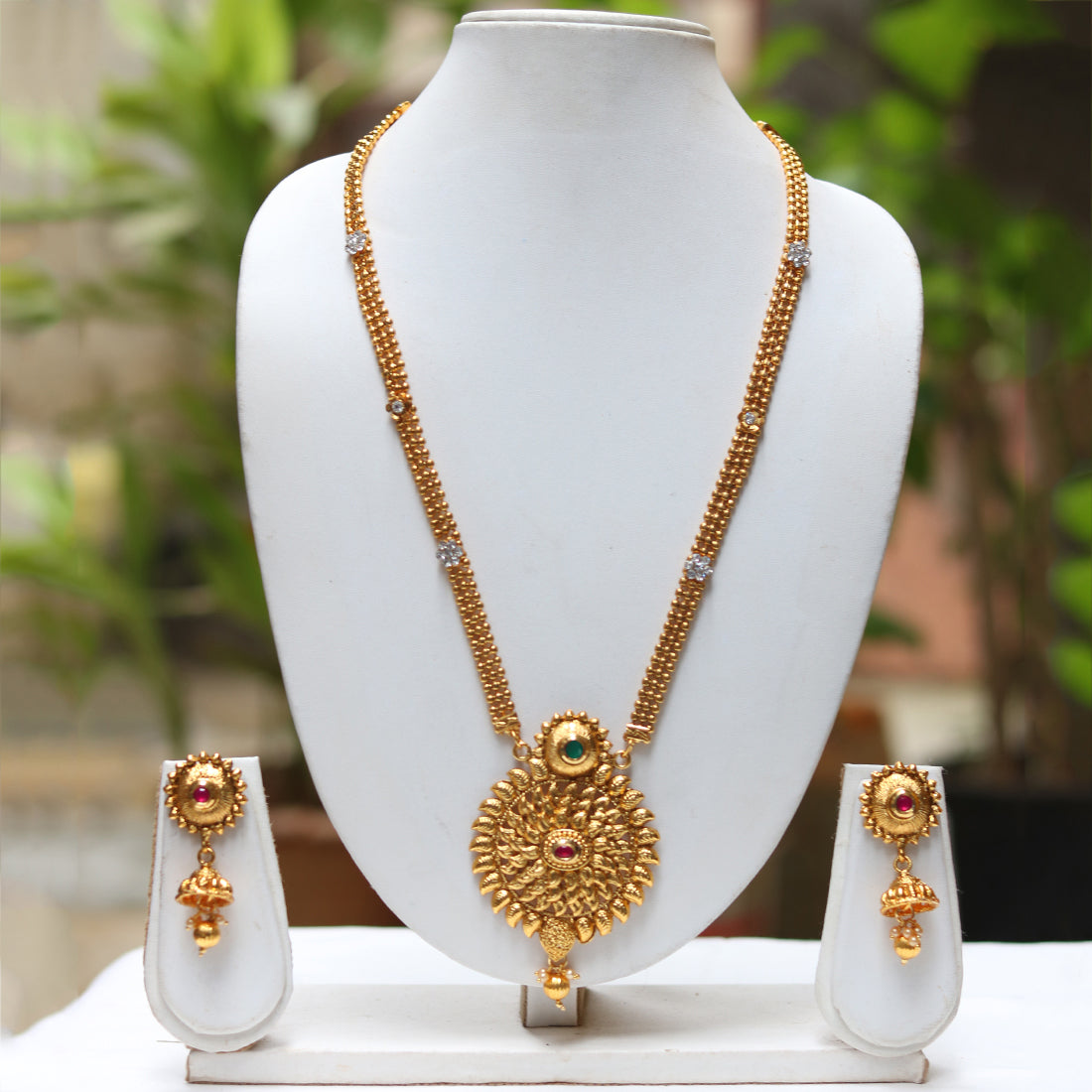 Gold plated kundan stone necklace set